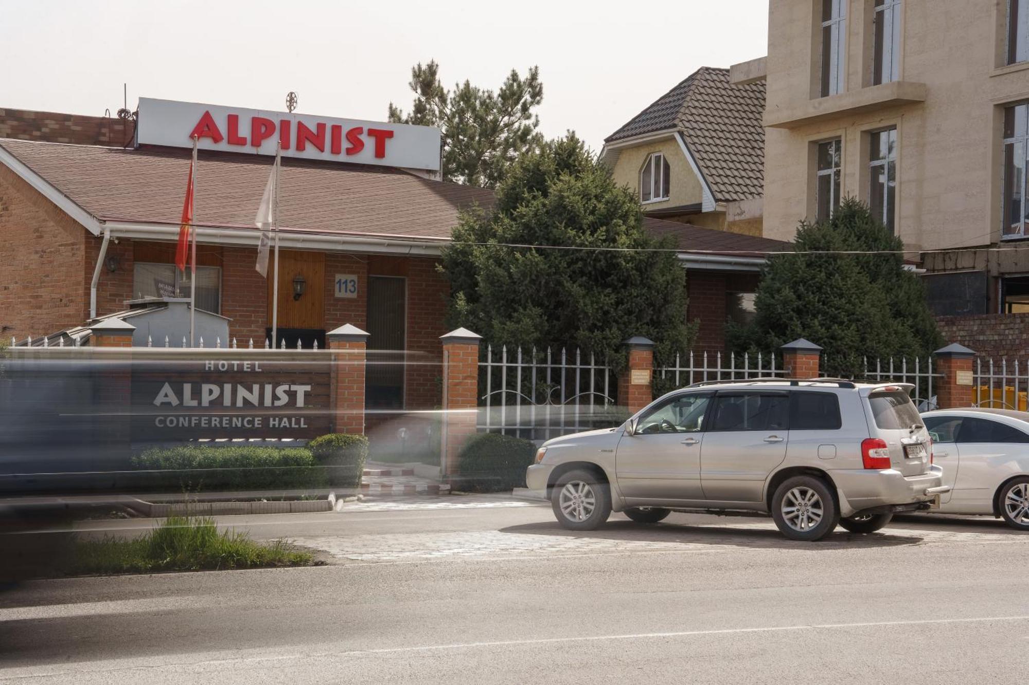 Alpinist Hotel Bischkek Exterior foto
